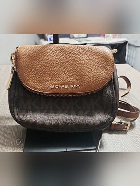 Authentic Michael Kors Logo Bedford Medium Shoulder Bag Brown/Acorn